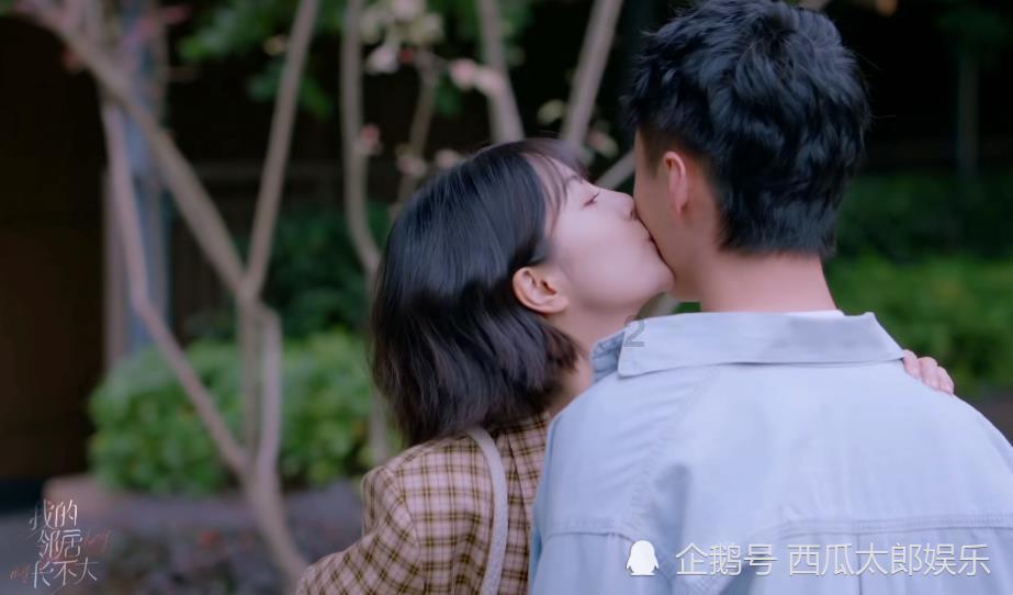 亚当玩高尔夫